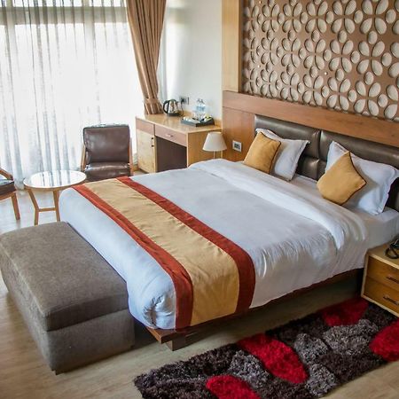 Retro Hotel And Spa Kathmandu Bagian luar foto