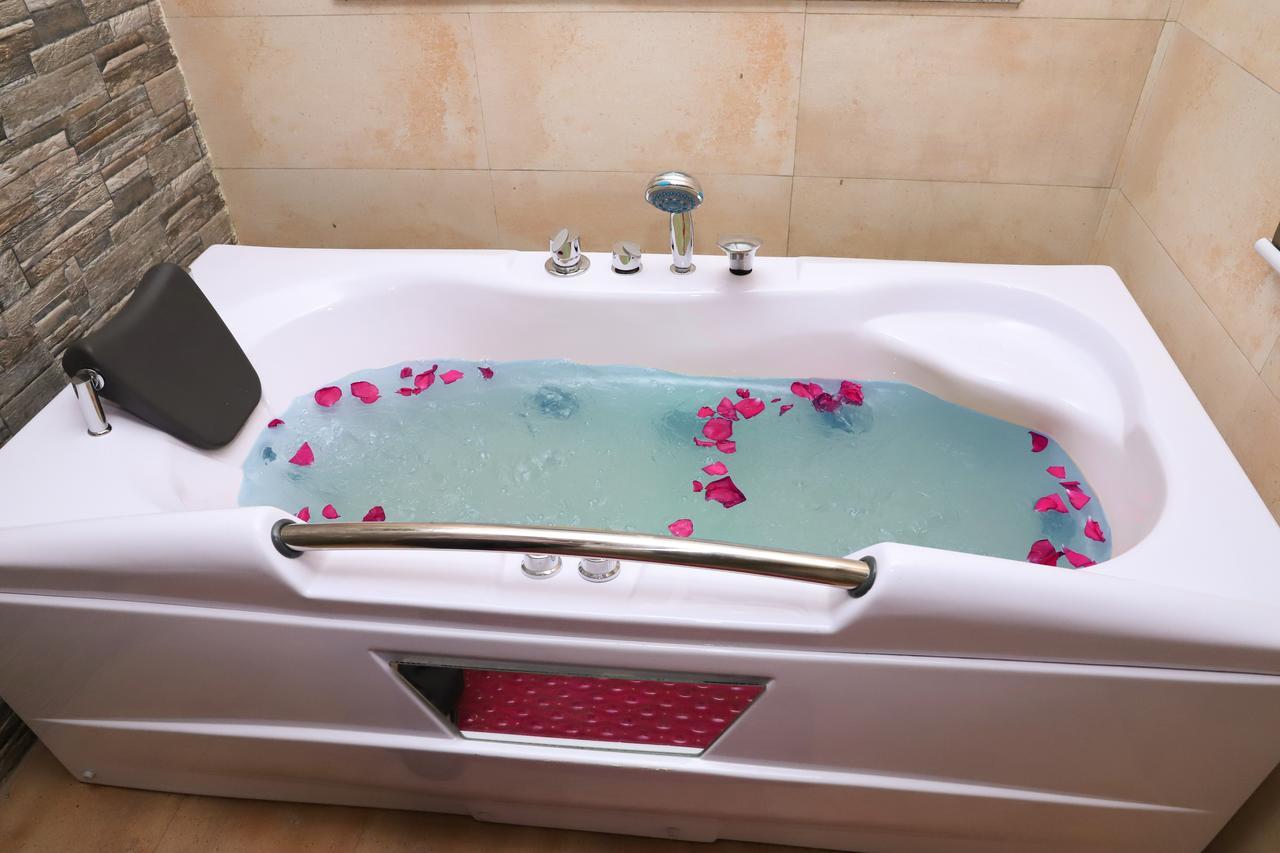 Retro Hotel And Spa Kathmandu Bagian luar foto
