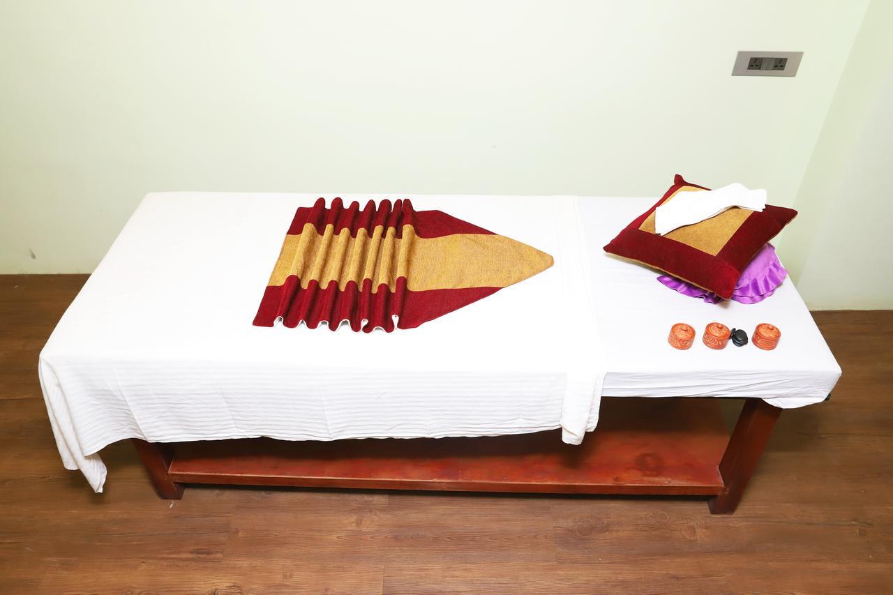 Retro Hotel And Spa Kathmandu Bagian luar foto