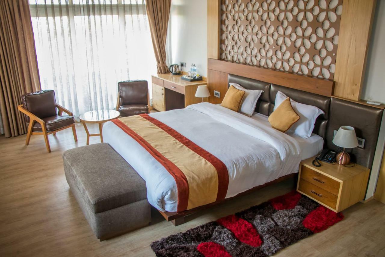Retro Hotel And Spa Kathmandu Bagian luar foto