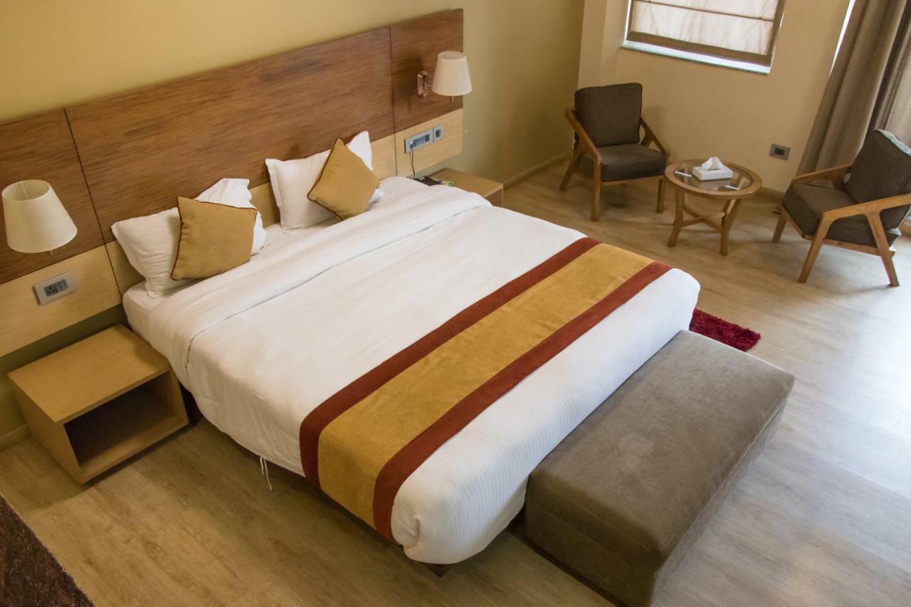 Retro Hotel And Spa Kathmandu Bagian luar foto