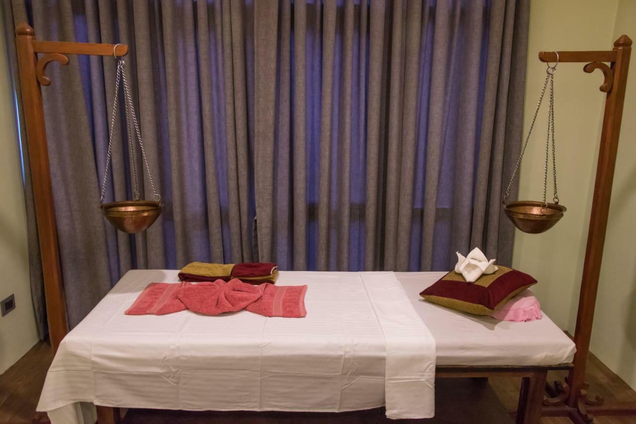Retro Hotel And Spa Kathmandu Bagian luar foto