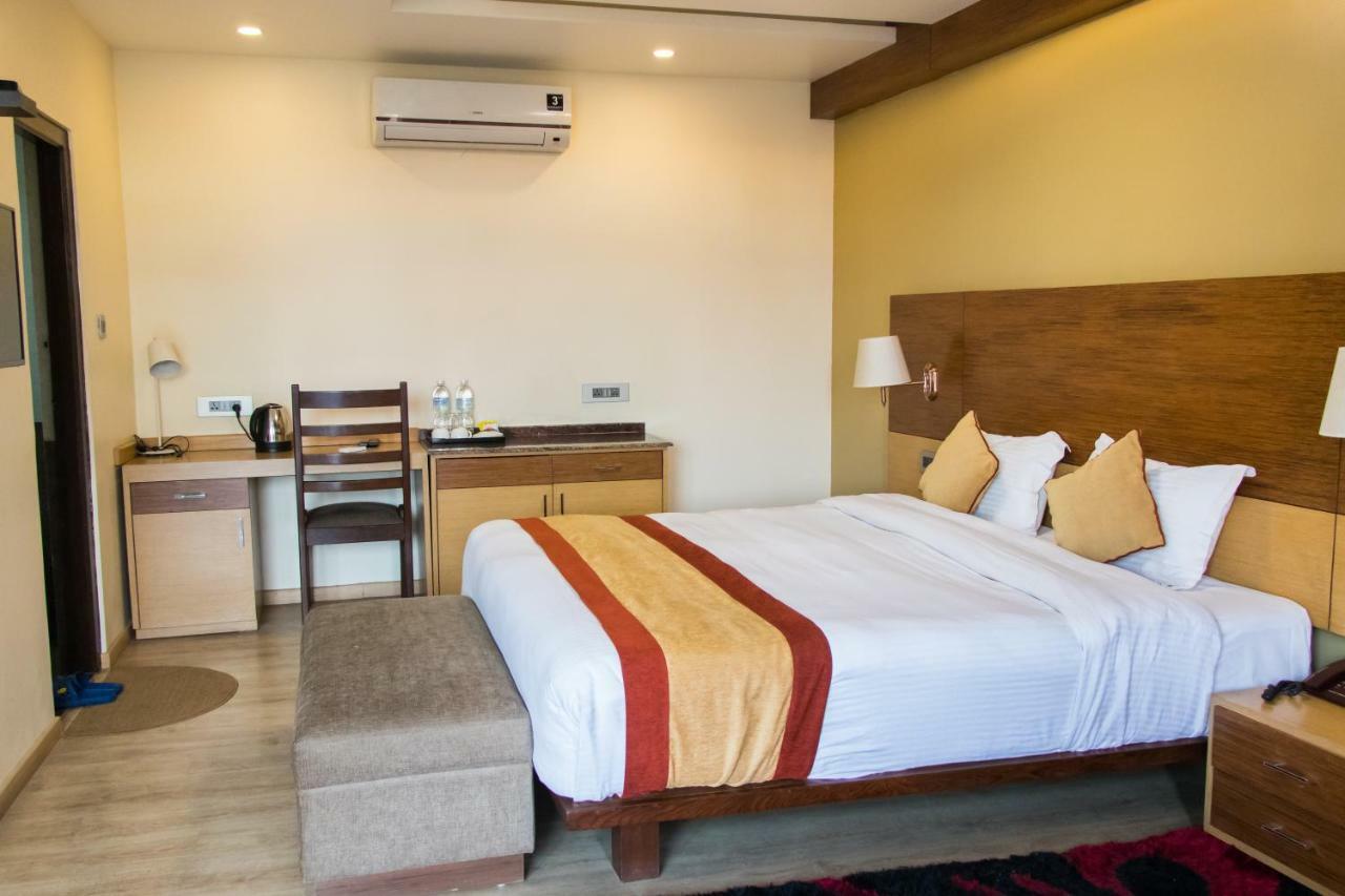 Retro Hotel And Spa Kathmandu Bagian luar foto